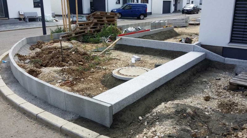 Rand & LSteine, Blockstufen und Terrassenbereich Baggerarbeiten Heiland